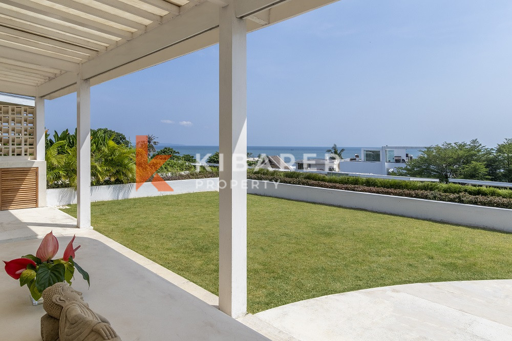 Five Bedroom Enclosed Living Villa With Ocean View in Batu Belig — image 15