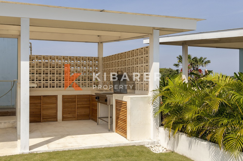 Five-Bedroom Private Guest Villa with Sea View in Batu Belig — image 14