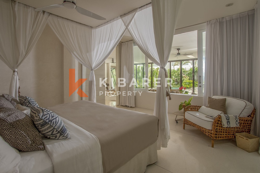 Five Bedroom Enclosed Living Villa With Ocean View in Batu Belig — image 16