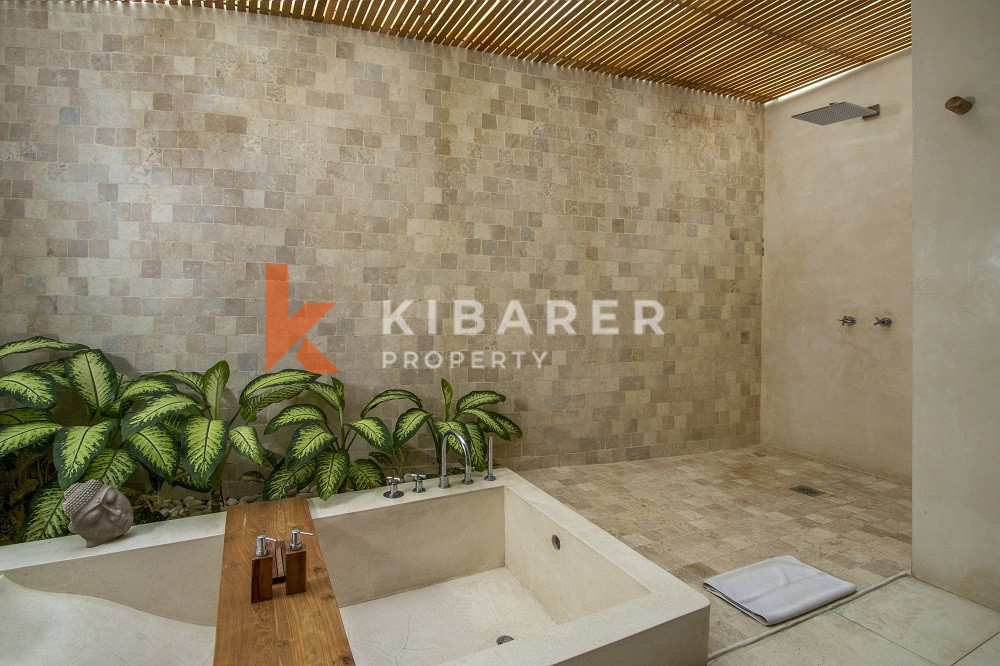 Five-Bedroom Private Guest Villa with Sea View in Batu Belig — image 19