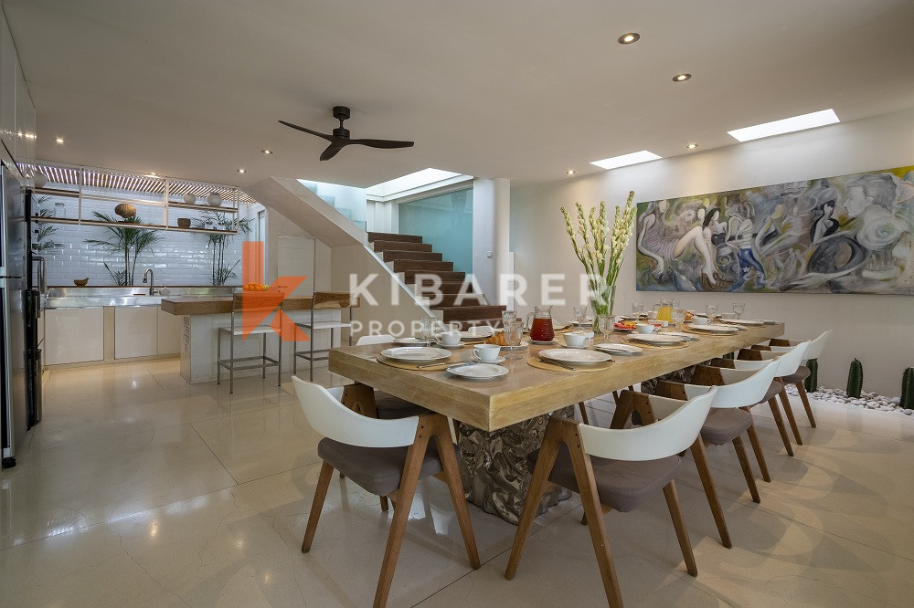 Five-Bedroom Private Guest Villa with Sea View in Batu Belig — image 7