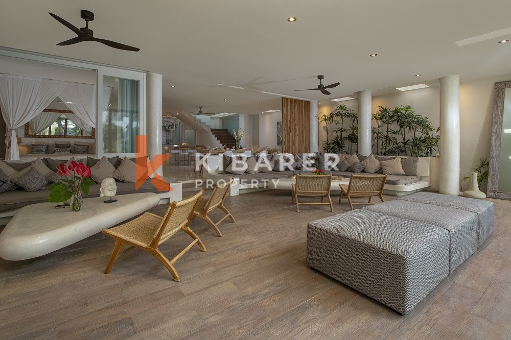 Five Bedroom Enclosed Living Villa With Ocean View in Batu Belig — image 4
