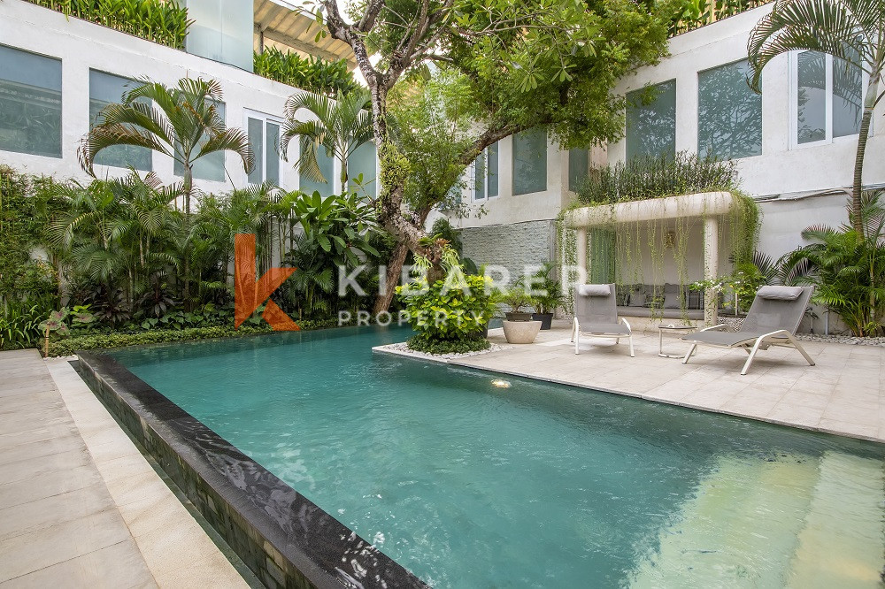 Five-Bedroom Private Guest Villa with Sea View in Batu Belig — image 2