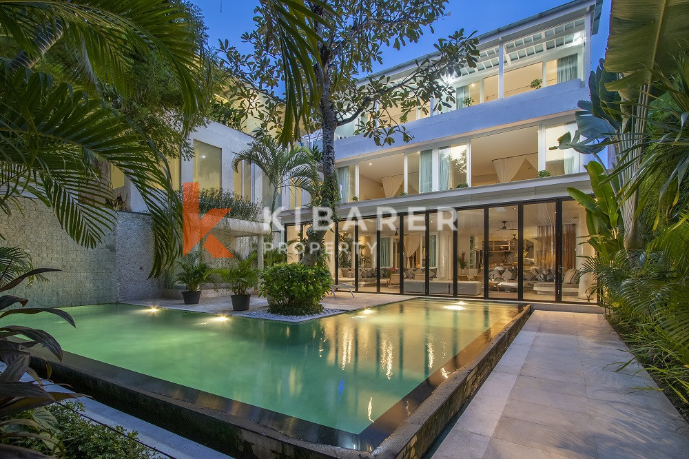 Five-Bedroom Private Guest Villa with Sea View in Batu Belig