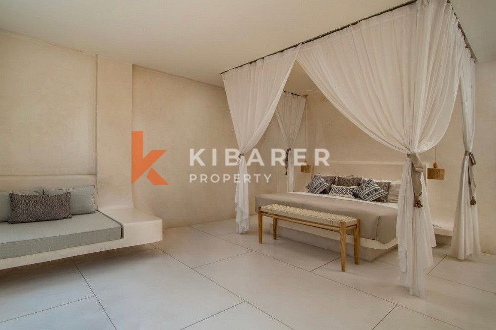 Five-Bedroom Private Guest Villa with Sea View in Batu Belig — image 10