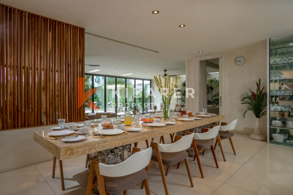 Five-Bedroom Private Guest Villa with Sea View in Batu Belig — image 9