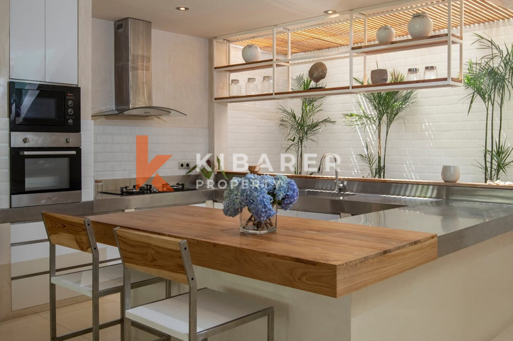Five Bedroom Enclosed Living Villa With Ocean View in Batu Belig — image 6