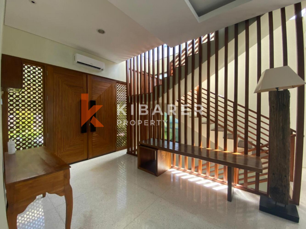 Beautiful Three Bedroom Complex Villa With Enclosed Living in Nusa Dua — image 8