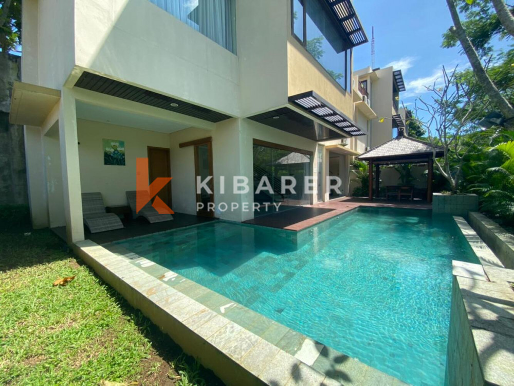 Beautiful Three Bedroom Complex Villa With Enclosed Living in Nusa Dua — image 3