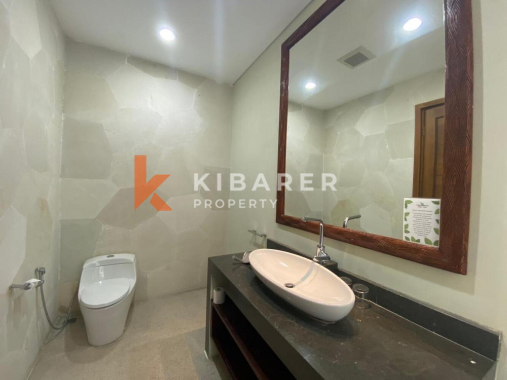 Beautiful Three Bedroom Complex Villa With Enclosed Living in Nusa Dua — image 18