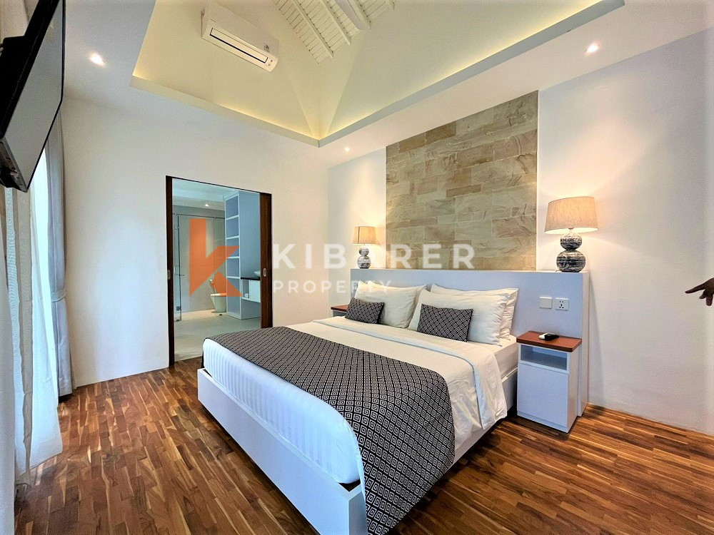 Romantic 1-Bedroom Private Living Villa in Tumbak Bayuh — image 3