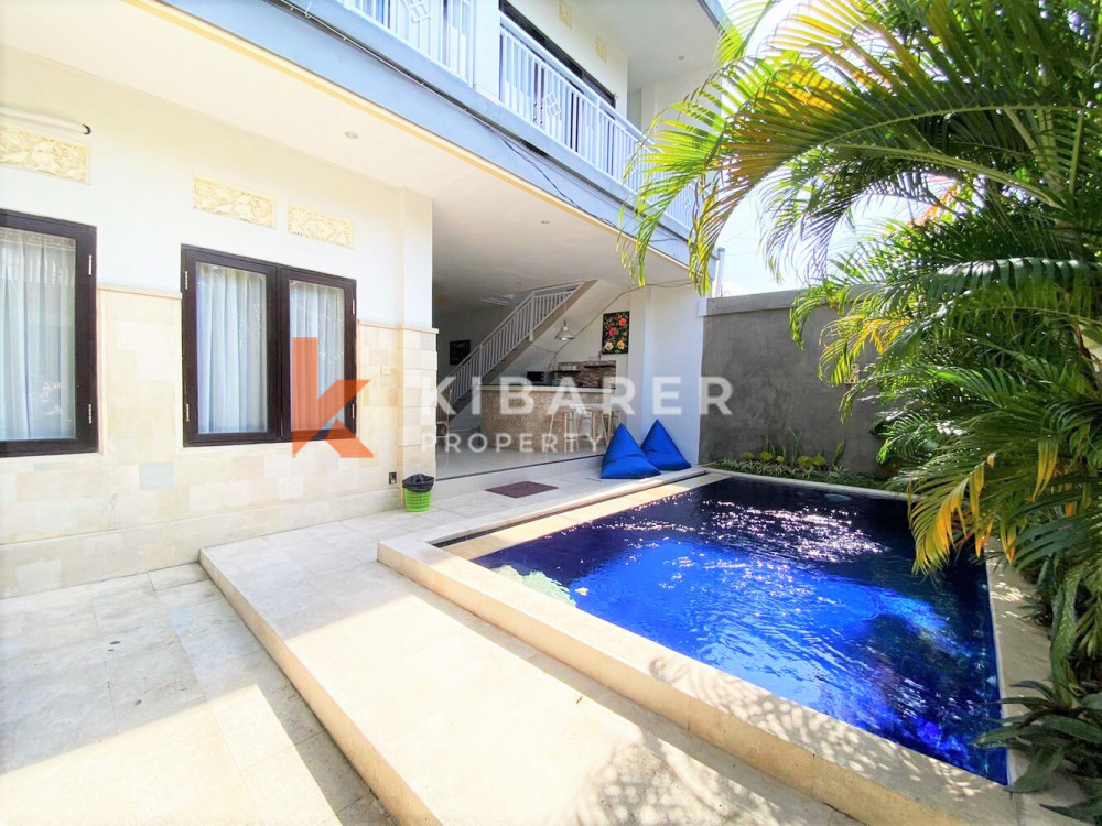 Villa Bali Tiga Kamar Tidur Ruang Tamu Terbuka Terletak di Kerobokan — image 1