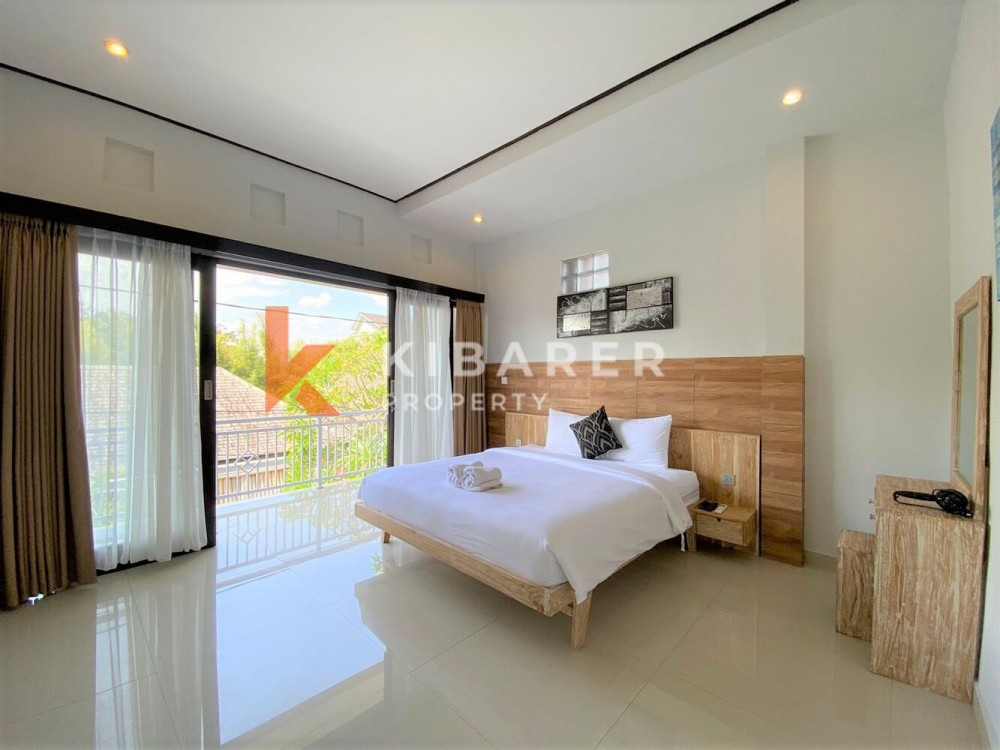 Villa Bali Tiga Kamar Tidur Ruang Tamu Terbuka Terletak di Kerobokan — image 8