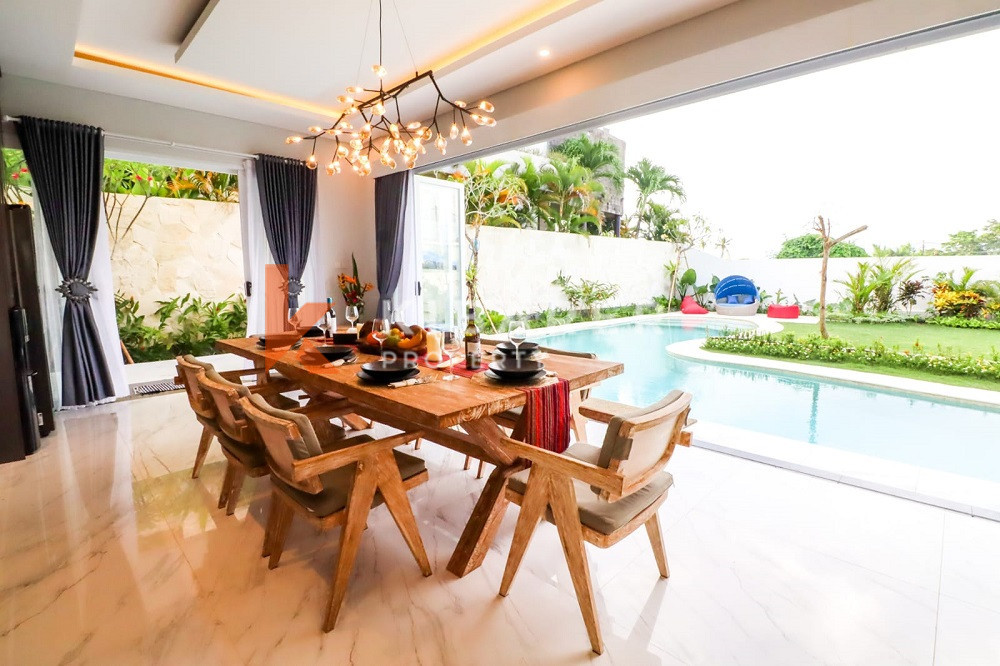 Luxury Five Bedroom Villa wonderfully located in the calming rice field views of Cemagi — image 6