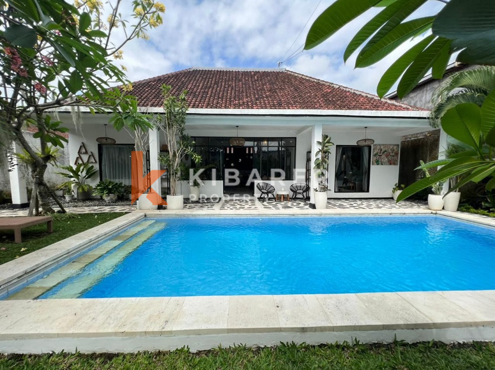 Charming Two Bedroom Villa with garden located in Kerobokan — image 1