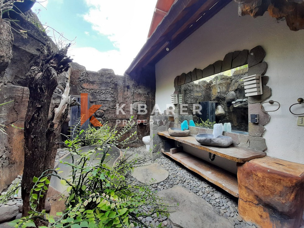 Unique Three-Bedroom Villa with Natural Stone Design and Forest in Umalas — image 8