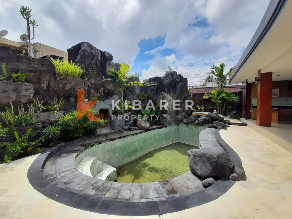 Unique Three-Bedroom Villa with Natural Stone Design and Forest in Umalas — image 3