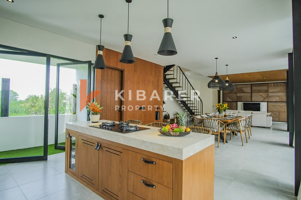 Stunning Private Villa with Three Bedrooms, Walking Distance to Cemagi Beach — image 13