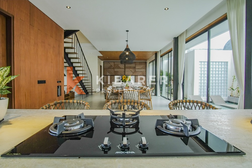 Stunning Private Villa with Three Bedrooms, Walking Distance to Cemagi Beach — image 14
