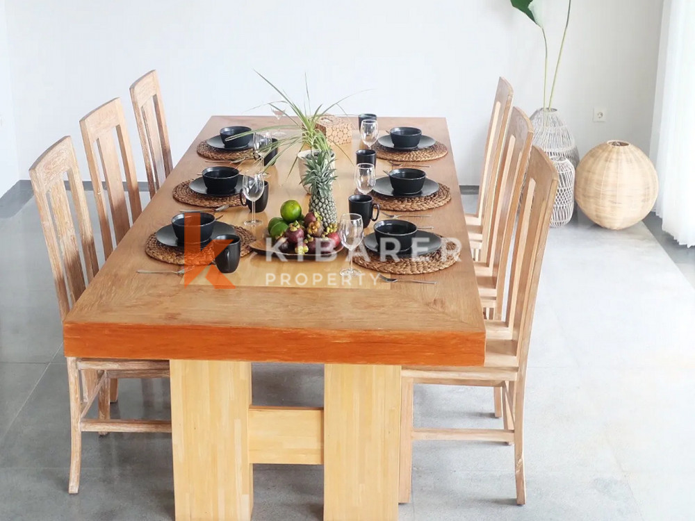 Stunning Four Bedroom Enclosed Living Villa Situated in Canggu — image 7