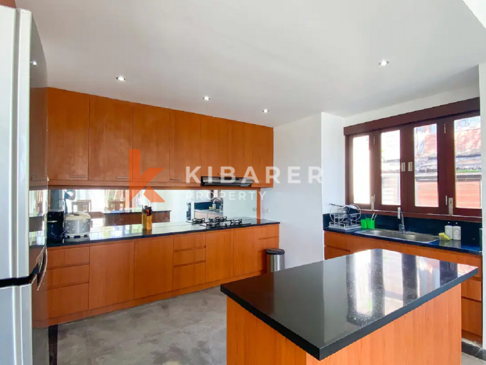 Stunning Four Bedroom Enclosed Living Villa Situated in Canggu — image 5