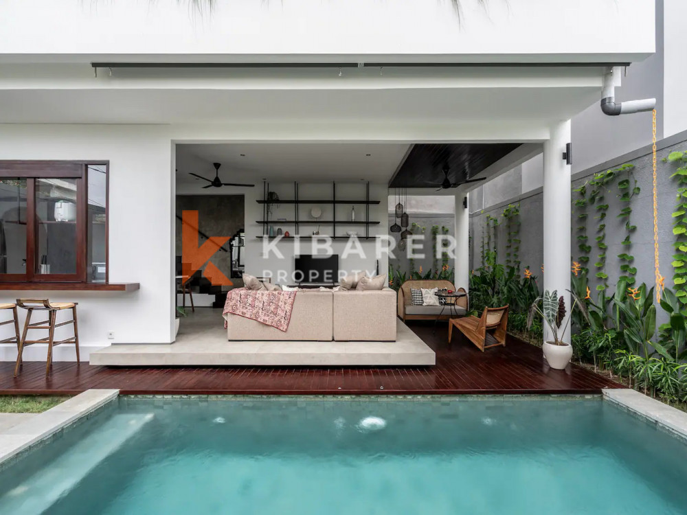 Modern Three-Bedroom Villa with Open Living Room Located in Ungasan — image 3
