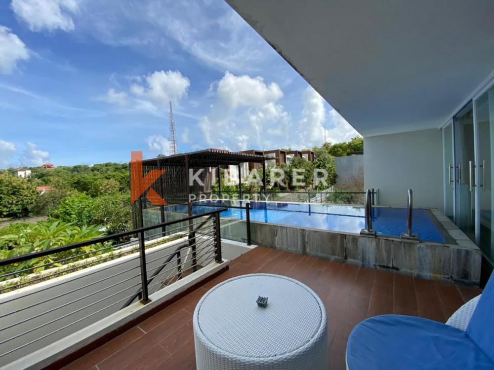 Beautiful Three-Bedroom Bayview Villa with Enclosed Living Room in Nusa Dua — image 5