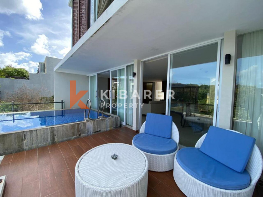 Beautiful Three-Bedroom Bayview Villa with Enclosed Living Room in Nusa Dua — image 3