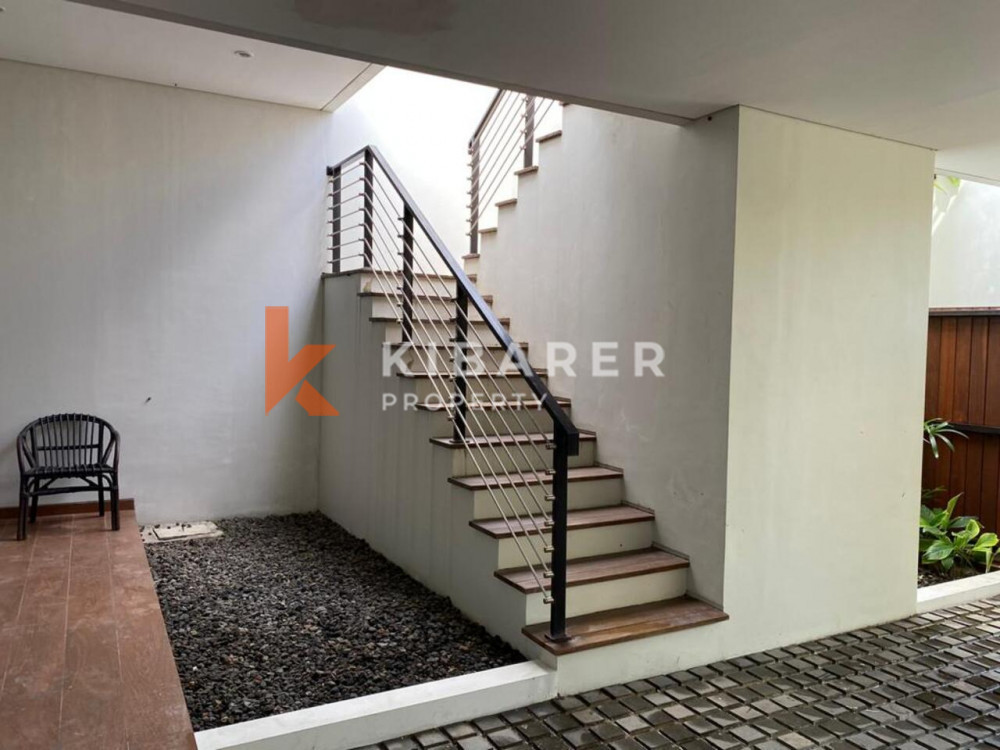 Beautiful Three-Bedroom Bayview Villa with Enclosed Living Room in Nusa Dua — image 9