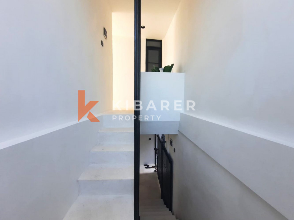 Modern Three Bedroom Villa with Enclosed Living in Canggu — image 10