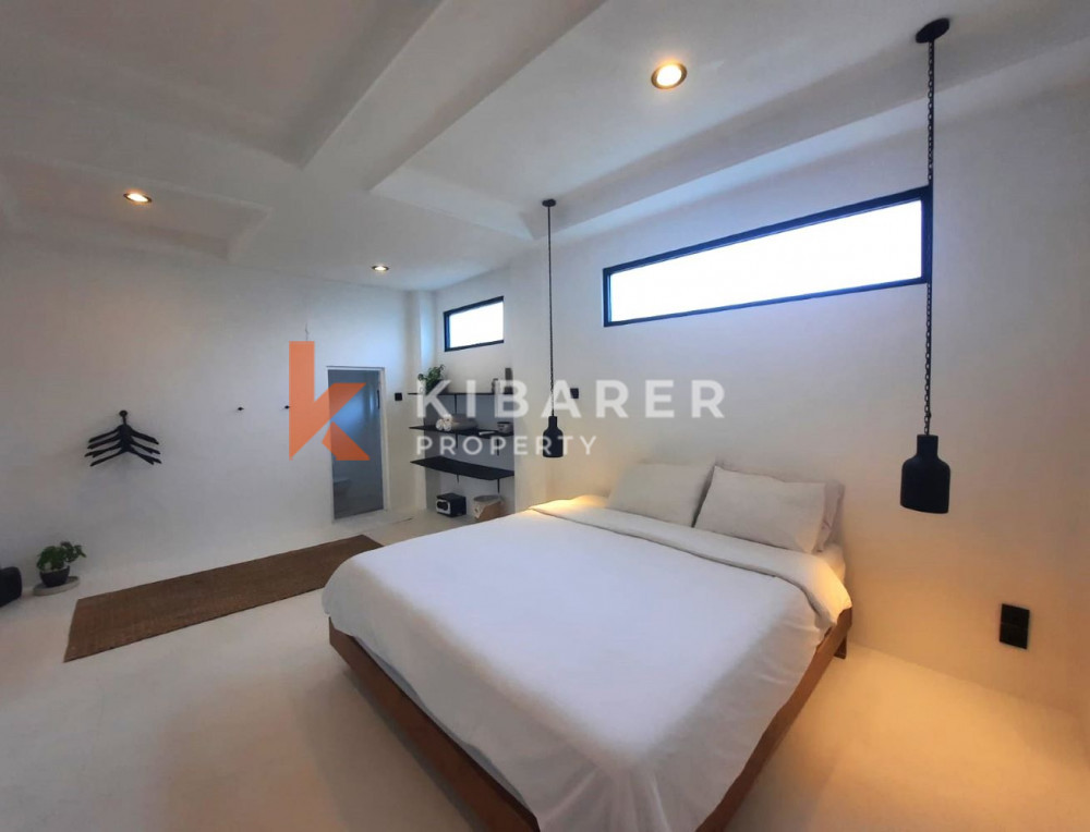 Modern Three Bedroom Villa with Enclosed Living in Canggu — image 7