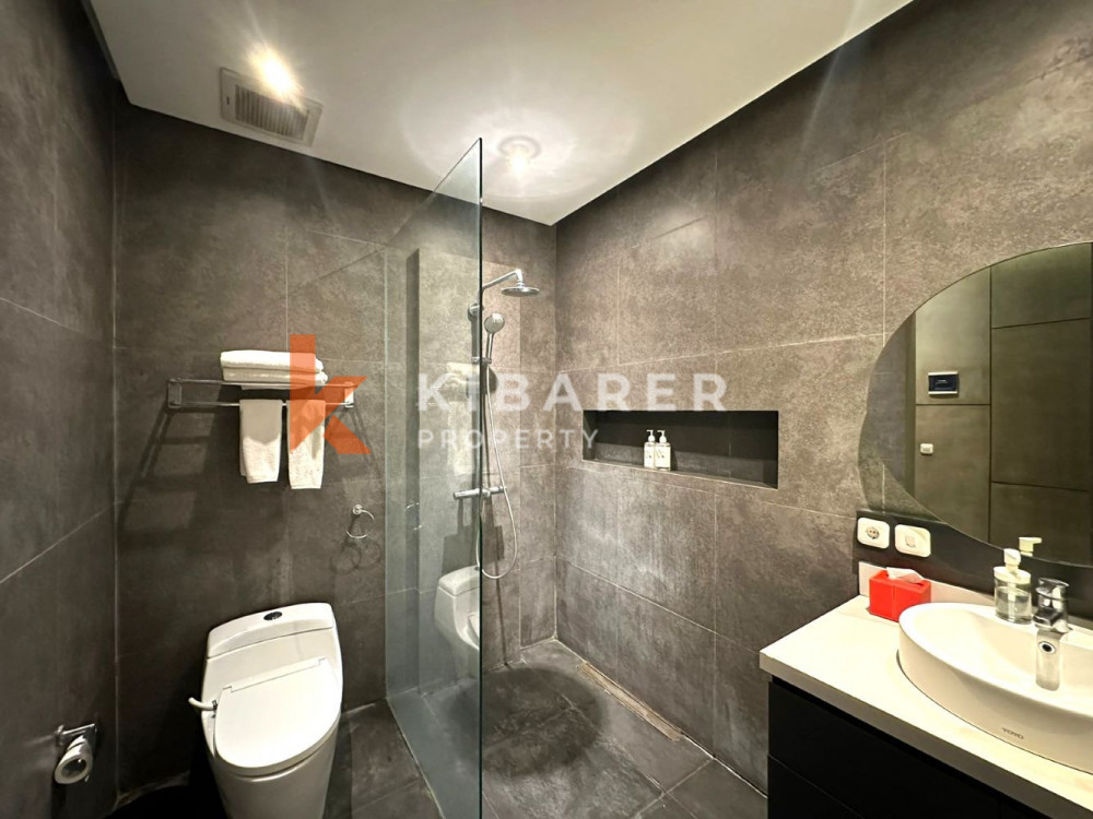 One-Bedroom Loft Villa with Open Living Room in Kuta — image 5