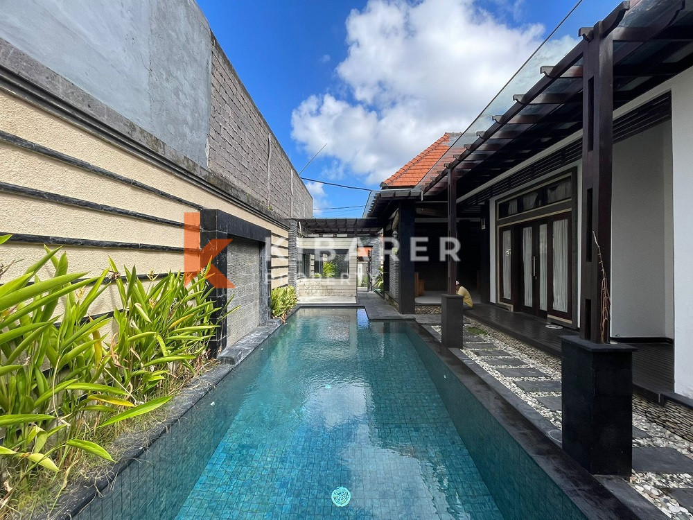Cozy Two Bedroom Villa located in quiet Kerobokan area ( minimum 2 years contract ) — image 10