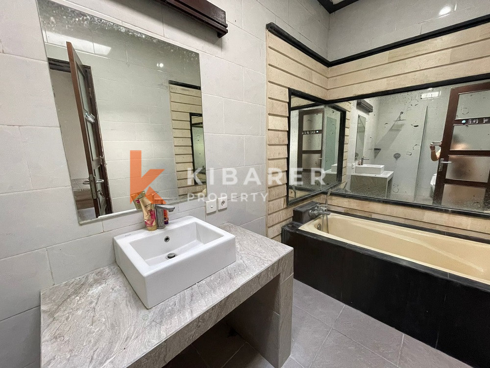 Cozy Two Bedroom Villa located in quiet Kerobokan area ( minimum 2 years contract ) — image 5