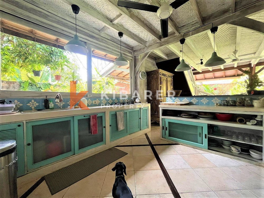 Near The Beach Beautiful Four Bedroom villa Located In Berawa — image 7