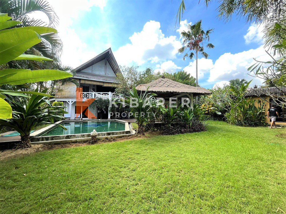 Near The Beach Beautiful Four Bedroom villa Located In Berawa — image 1
