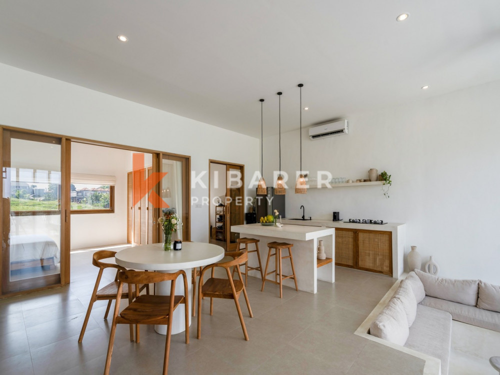 Mediterranean Three Bedroom Enclosed Livingroom Villa Set in Pererenan — image 5