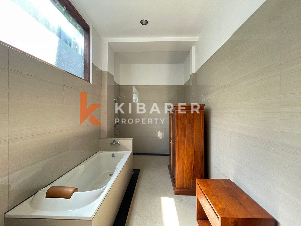 Homey Three Bedroom Villa well positioned in Pererenan — image 15