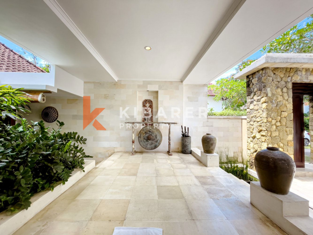 Spacious Three-Bedroom Private Guest Villa with Rice Field Views in Canggu — image 8