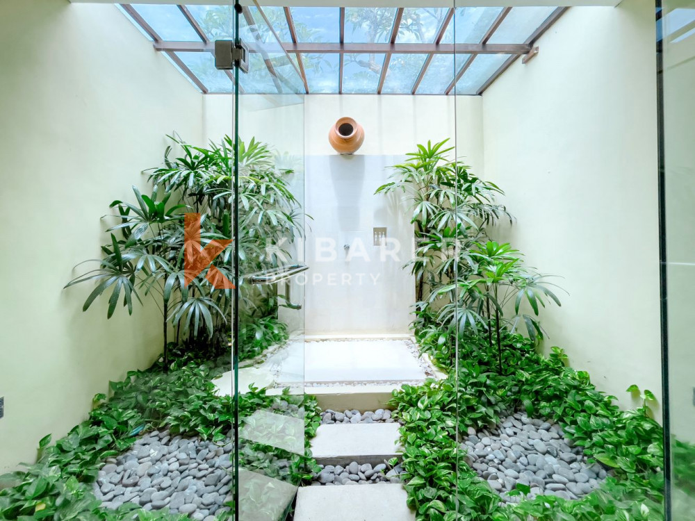 Spacious Three-Bedroom Private Guest Villa with Rice Field Views in Canggu — image 13