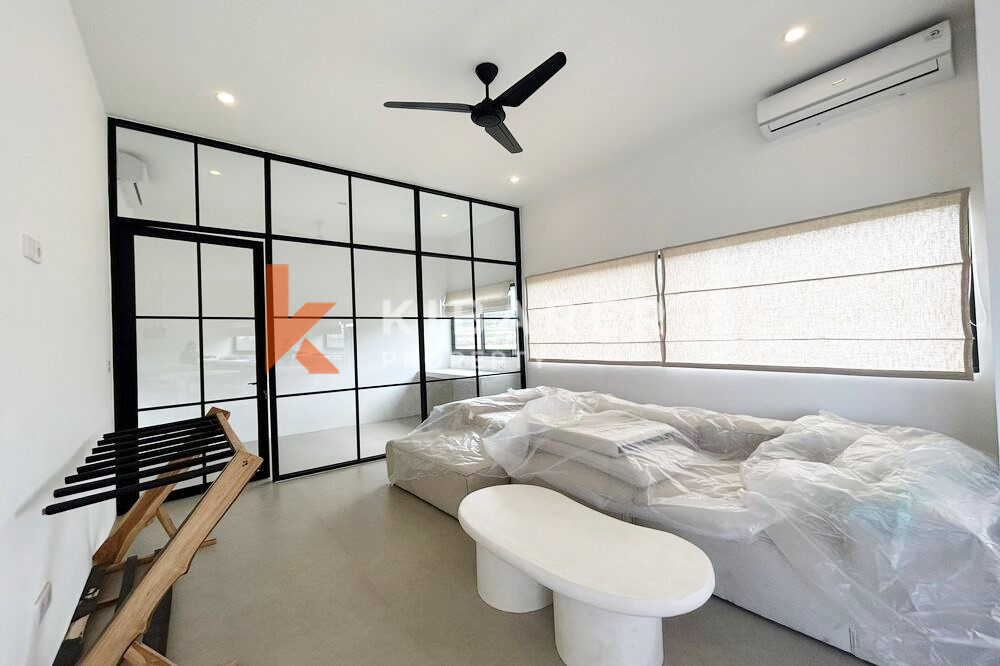 Wonderful Three Bedroom Enclosed Livingroom Mediterranean Villa in Pererenan — image 3