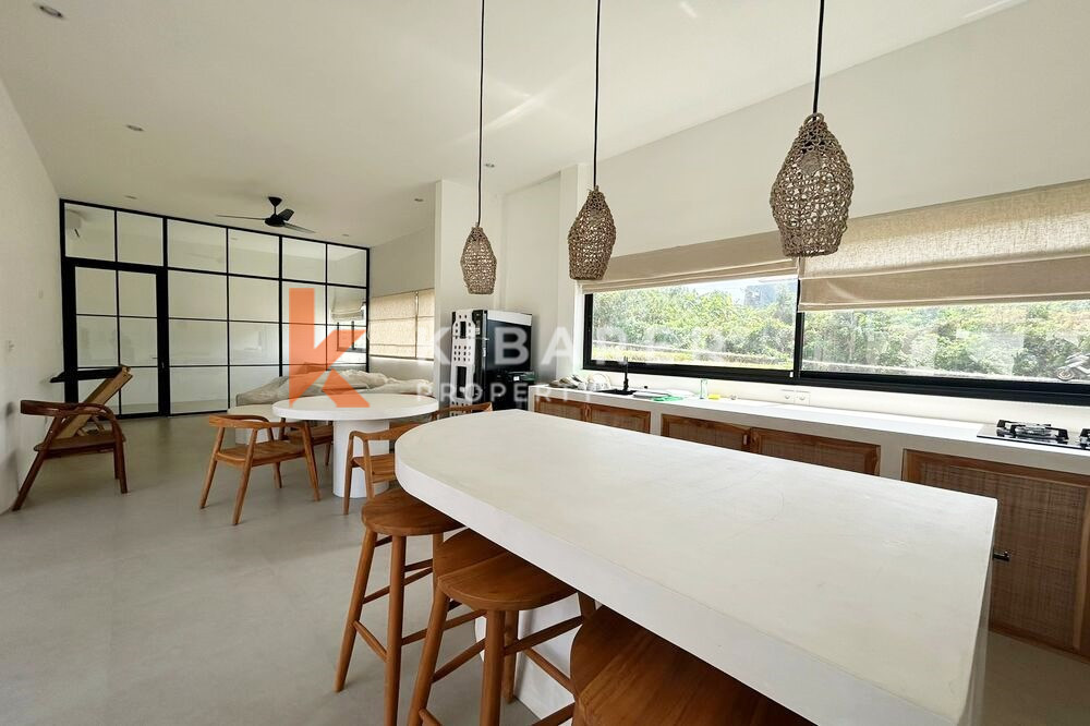 Wonderful Three Bedroom Enclosed Livingroom Mediterranean Villa in Pererenan — image 8