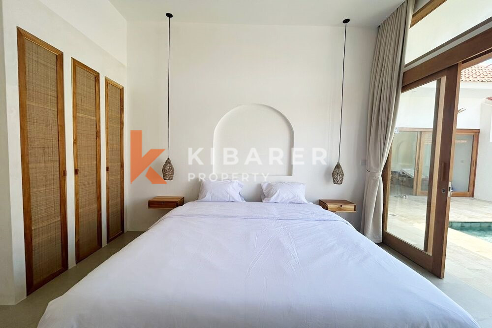 Wonderful Three Bedroom Enclosed Livingroom Mediterranean Villa in Pererenan — image 14
