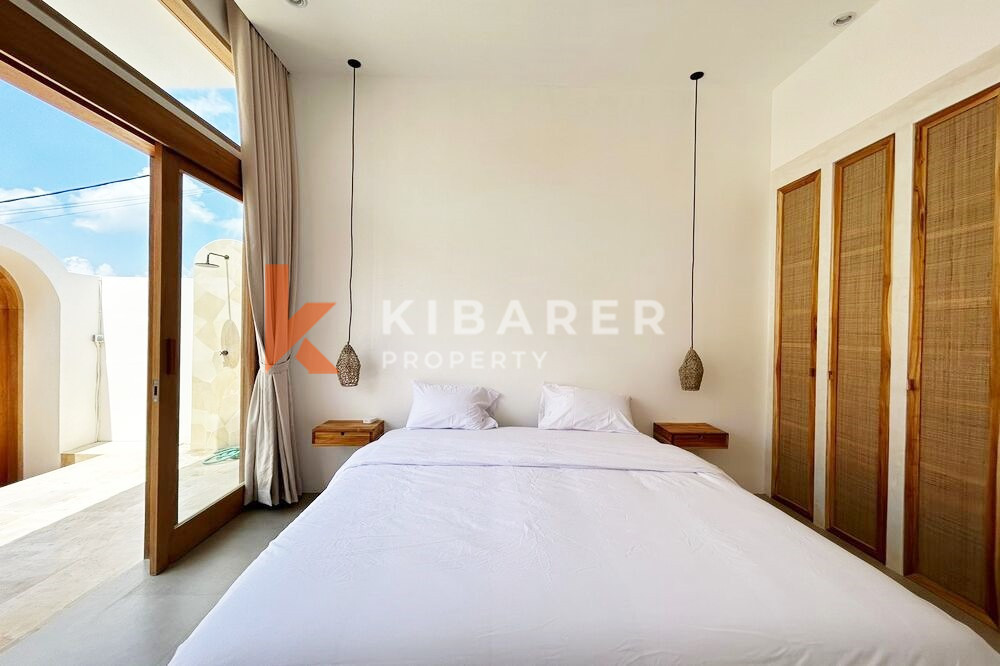 Wonderful Three Bedroom Enclosed Livingroom Mediterranean Villa in Pererenan — image 15
