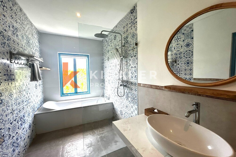 Charming Three-Bedroom Santorini Villa with Enclosed Living Room in Padonan — image 8