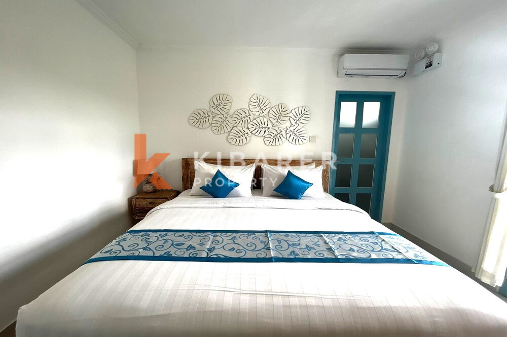 Charming Three-Bedroom Santorini Villa with Enclosed Living Room in Padonan — image 12