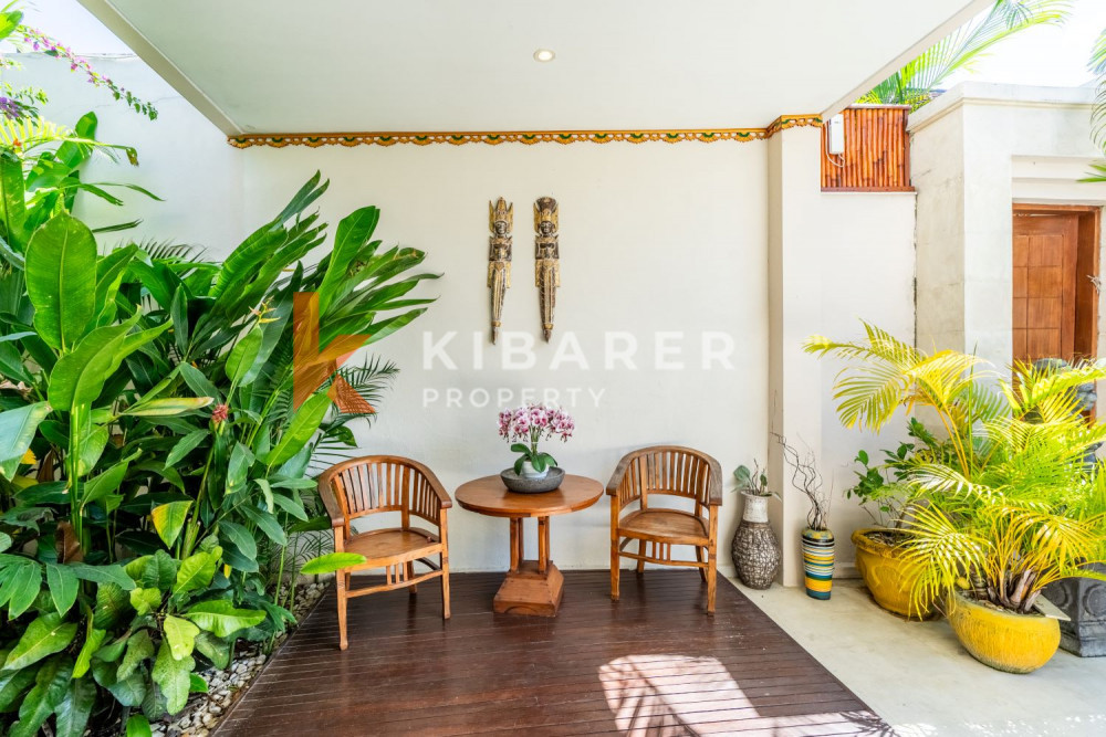 Beautiful Three-Bedroom Closed Living Room Villa in a Complex in Seminyak — image 3