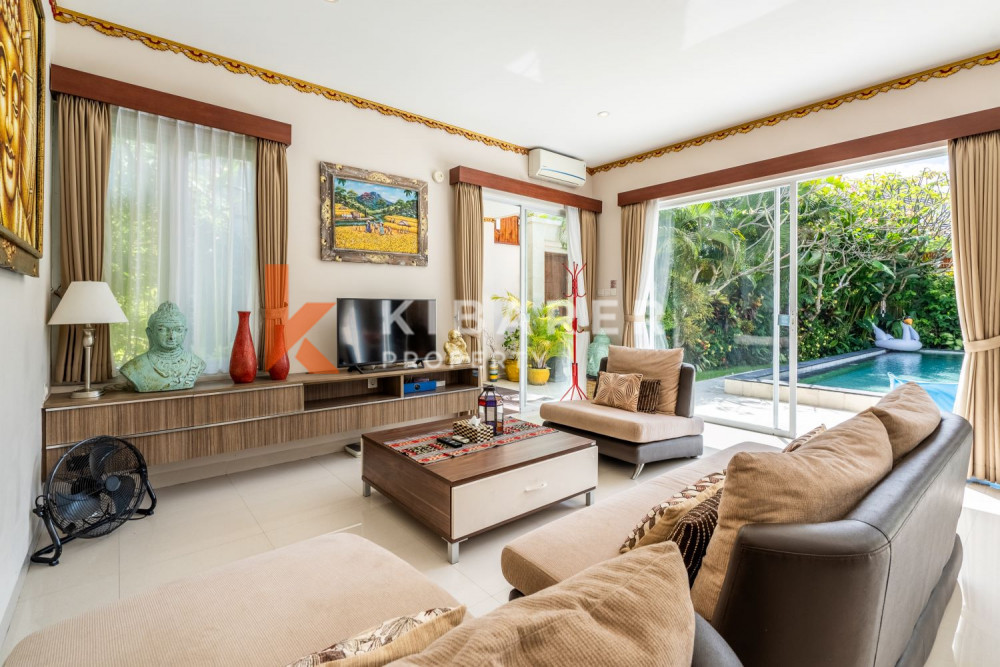 Beautiful Three-Bedroom Closed Living Room Villa in a Complex in Seminyak — image 7