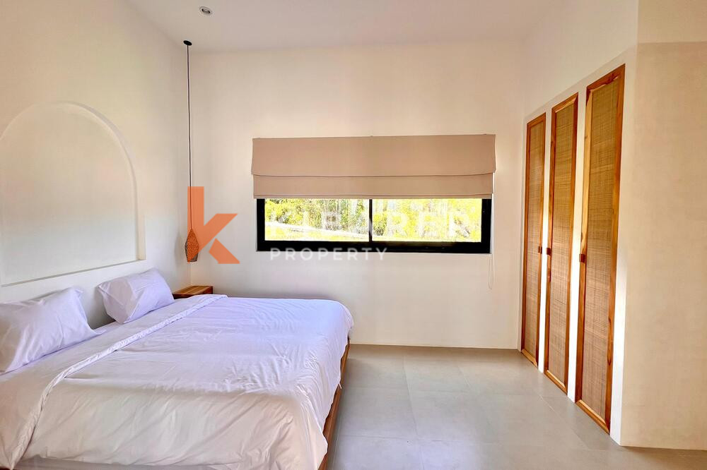 Mediterranean Three Bedroom Enclosed Livingroom Villa Set in Pererenan — image 7