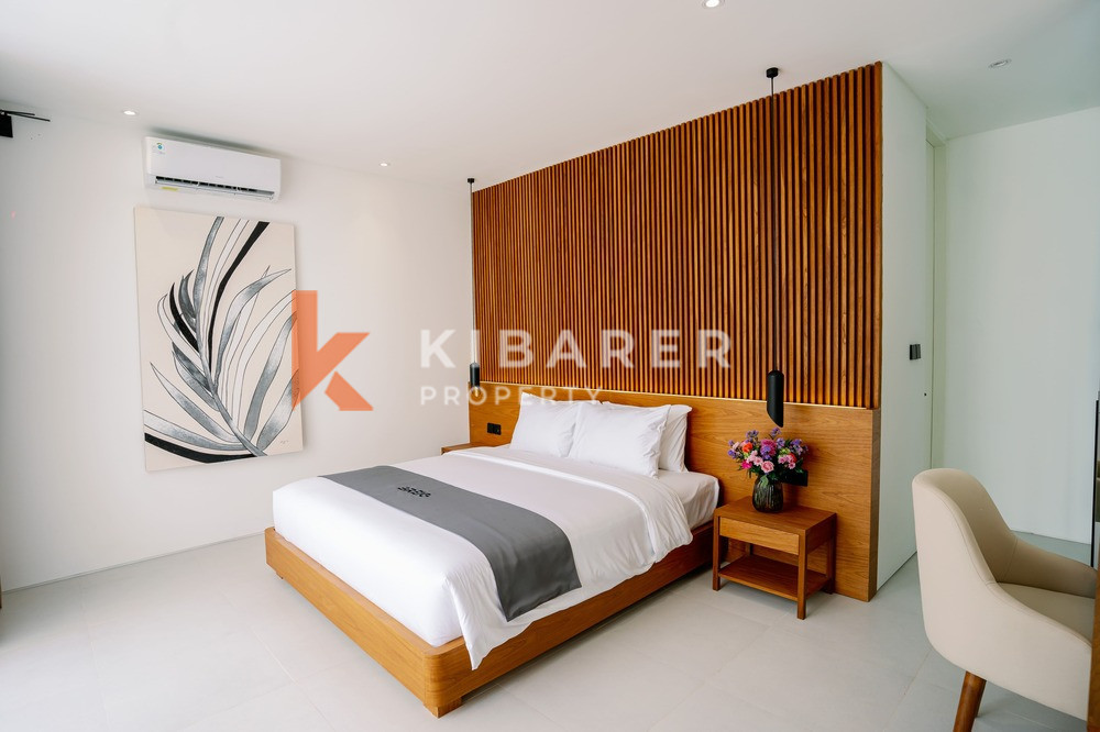 Luxury Three Bedroom Enclosed Living Room Villa Walk to Pererenan Beach — image 9